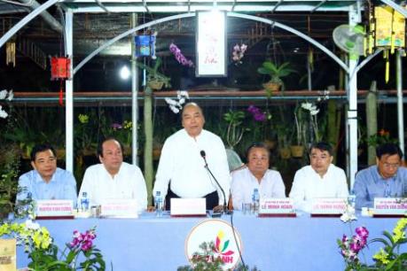 Thủ tướng Nguyễn Xuân Phúc thăm mô hình hội quán của người nông dân Đồng Tháp