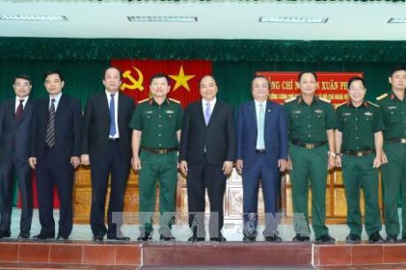 Thủ tướng Nguyễn Xuân Phúc thăm Bộ Chỉ huy Quân sự tỉnh Đồng Tháp