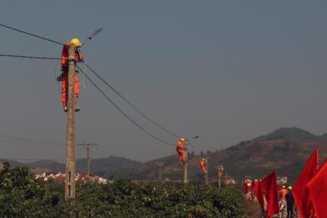 Điện lực Bắc Giang đầu tư 5 công trình thắp sáng miền quê
