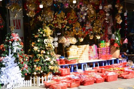Thị Trường Noel 2018: Hàng Việt được yêu thích