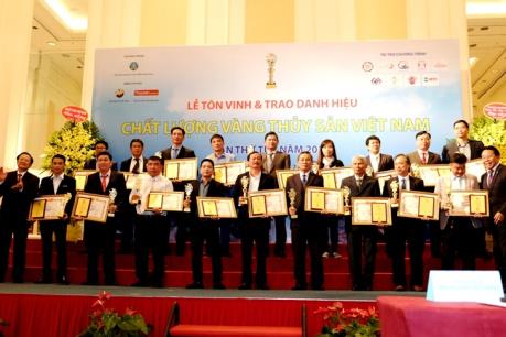 81 tập thể, cá nhân nhận danh hiệu Chất lượng Vàng thủy sản Việt Nam 2017