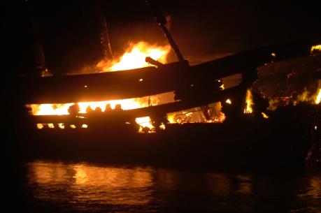 Cháy tàu cá ở huyện Núi Thành, Quảng Nam