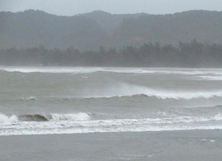 Tin mới nhất về bão số 16: Bão tiếp tục yếu dần, Nam Bộ có mưa rất to