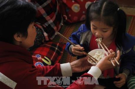 Ứng phó với bão số 16 :  Cà Mau, Long An giúp hàng nghìn dân di dời vào nơi tránh trú bão