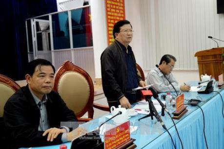 Phó Thủ tướng Trịnh Đình Dũng thị sát công tác phòng chống bão trong đêm