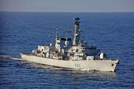 Khinh hạm của Anh theo sát tàu chiến Nga ở Biển Bắc