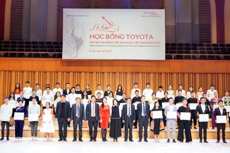 Toyota trao học bổng hỗ trợ tài năng trẻ âm nhạc Việt Nam 2017