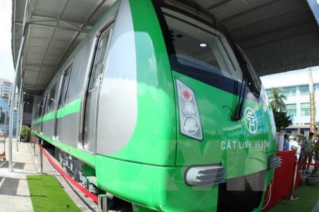 Thực hư thông tin đoàn tàu đặt tại nhà ga Cát Linh bị vẽ lên thân tàu