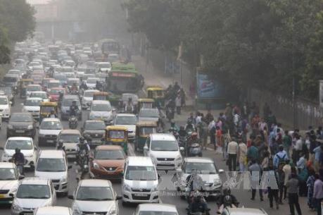 Khói mù ô nhiễm bao phủ đường phố New Delhi, Ấn Độ
