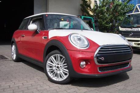 Lô xe BMW và MINI đầu tiên của Thaco chính thức cập cảng Việt Nam