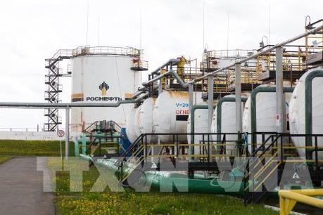 Giá dầu mất đà về cuối tuần do mối lo dư cung