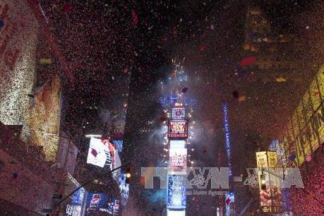 Quảng trường Thời đại đón giao thừa trong giá rét âm 12 độ C