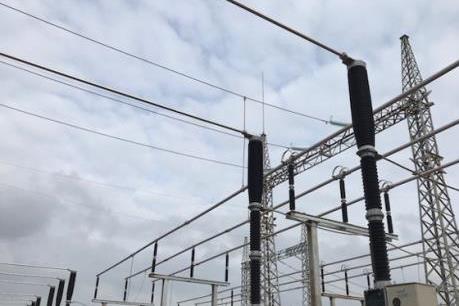Đóng điện giai đoạn 1 đường dây 220kV Quảng Ngãi - Quy Nhơn