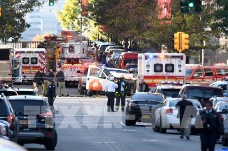 Xe tải lao vào người đi bộ tại Mỹ