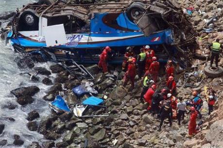 Chìm tàu tại Trung Quốc, tai nạn xe buýt thảm khốc tại Peru