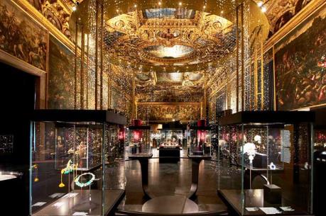 Vụ trộm nữ trang táo tợn tại Italy