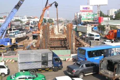 Tp. Hồ Chí Minh: “Trễ hẹn” nhiều dự án giao thông trọng điểm