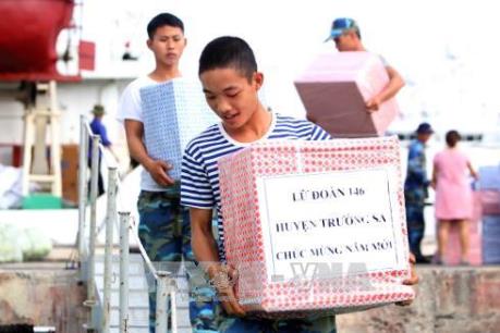 Những chuyến hàng mang theo niềm tin yêu ra Trường Sa