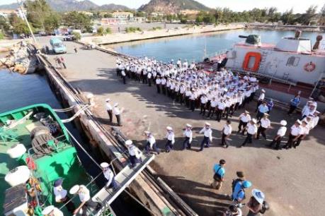 Đưa Tết ra Trường Sa