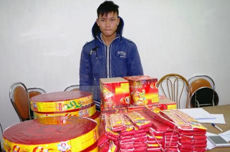Bắt giữ nhiều vụ vận chuyển trái phép thuốc lá ngoại, pháo trước Tết Nguyên đán