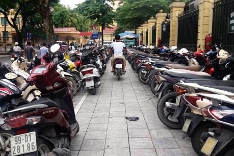 Hà Nội áp dụng giá mới, các điểm trông giữ đua nhau “chặt chém” người gửi xe