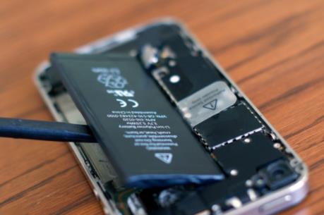 Pin iPhone phát nổ ở Thụy Sĩ, một người bị bỏng