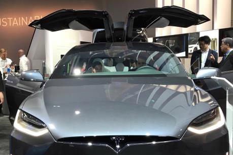 CES 2018: Tesla trưng bày xe SUV Model X