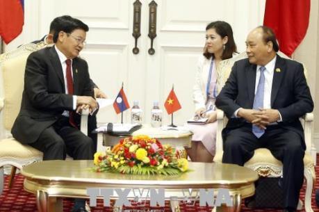 Thủ tướng Nguyễn Xuân Phúc tiếp Thủ tướng Lào