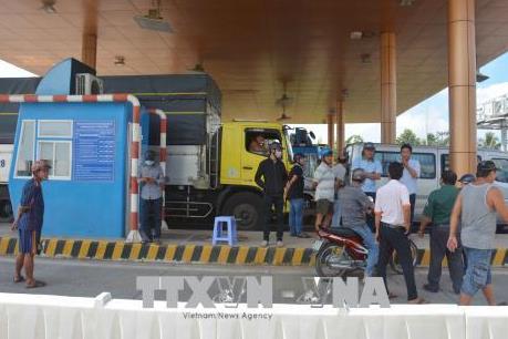 Barie trạm thu phí BOT Sóc Trăng bị đâm gãy