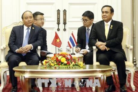 Thủ tướng Nguyễn Xuân Phúc gặp Thủ tướng Thái Lan Prayut Chan-ocha
