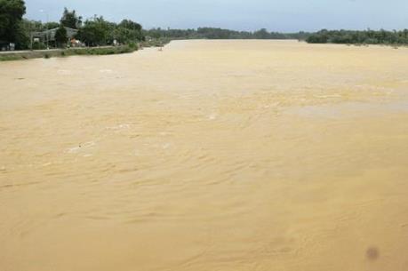 Tàu chở hàng va chạm với thuyền đánh cá, 1 người mất tích