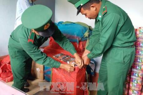 Căng mình chặn pháo pháo lậu cuối năm