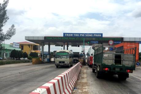 Trạm BOT Sông Phan-Bình Thuận lại phải xả trạm vì kẹt xe nghiêm trọng