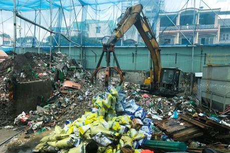 Tiêu hủy gần 200 tấn phân bón không rõ nguồn gốc, hết hạn sử dụng