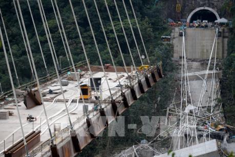 Sập cầu đang xây dựng, ít nhất 10 người thiệt mạng