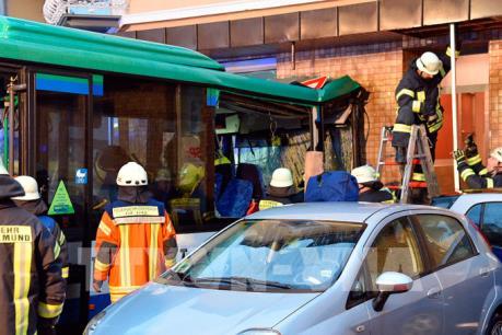 Điều tra nguyên nhân vụ tai nạn xe buýt khiến gần 50 học sinh bị thương