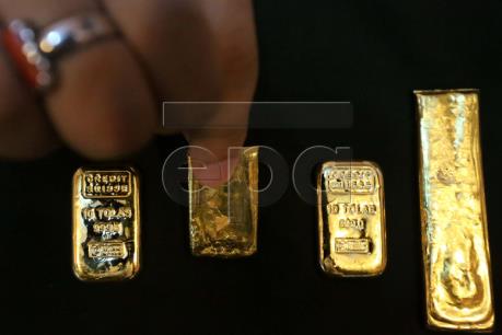 Giá vàng thế giới giảm tuần đầu tiên trong sáu tuần