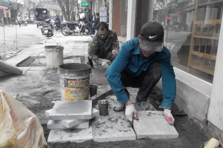 Hà Nội lát đá vỉa hè trở lại