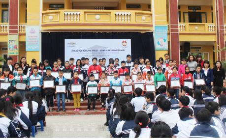 GM Việt Nam trao học bổng Chevrolet cho học sinh nghèo