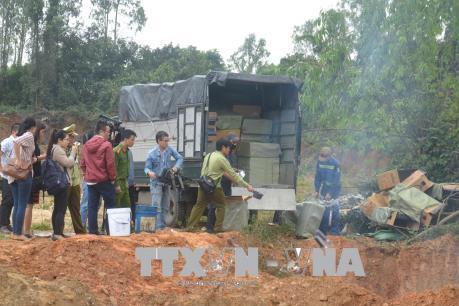 Đà Nẵng tiêu hủy hơn 76.000 bao thuốc lá ngoại nhập lậu và thuốc lá giả