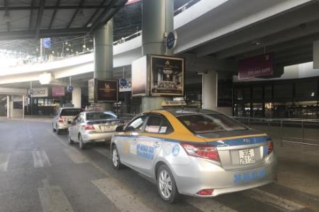 Vì sao Bộ Giao thông Vận tải chưa đồng ý kiến nghị dừng thu phí dịch vụ ô tô vào sân bay