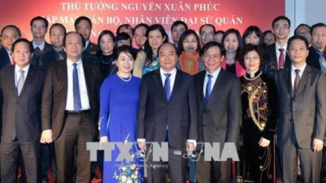 Thủ tướng Nguyễn Xuân Phúc gặp gỡ cán bộ, nhân viên Đại sứ quán Việt Nam tại Ấn Độ