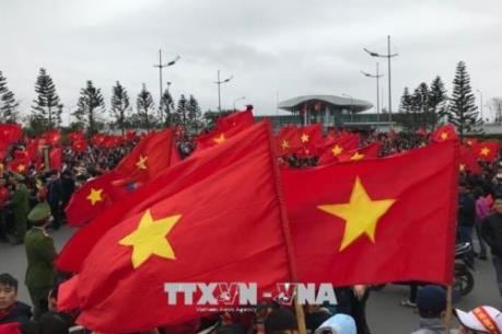 Hàng nghìn cổ động viên có mặt tại sân bay Nội Bài đón đội tuyển U23 Việt Nam