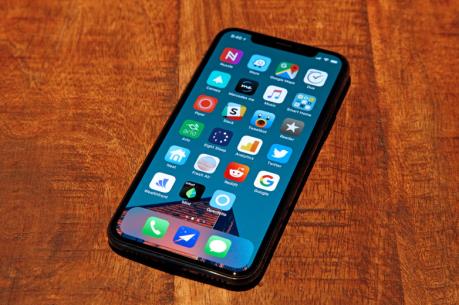 Siêu phẩm iPhone X đang khiến nhiều nhà sản xuất linh kiện lo lắng