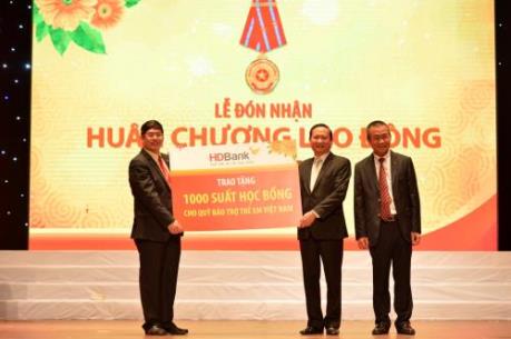  HDBank dành nhiều tài trợ nhân sự kiện đón nhận Huân chương Lao động hạng Nhì