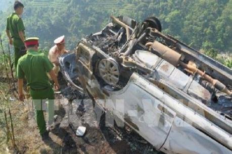 Đà Lạt: Ô tô 7 chỗ lao xuống hồ Xuân Hương trong đêm ​