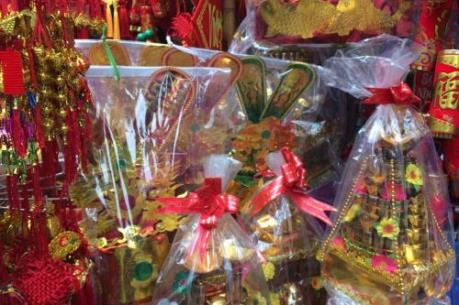 Thị trường vàng mã cúng ông Táo vào mùa