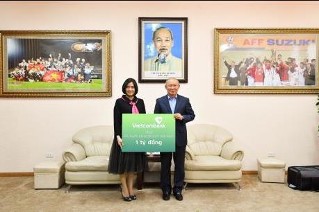 Vietcombank trao tặng 1 tỷ đồng cho đội tuyển U23 Việt Nam