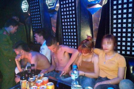 Bắt quả tang 16 đối tượng sử dụng ma túy trái phép trong quán karaoke