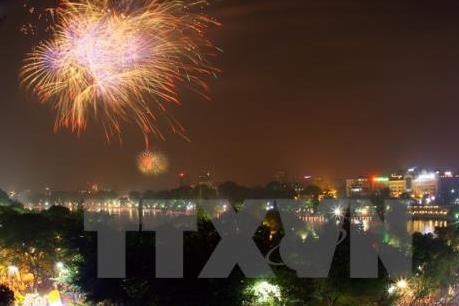 Hà Nội bắn pháo hoa tại 30 điểm mừng năm mới Mậu Tuất 2018